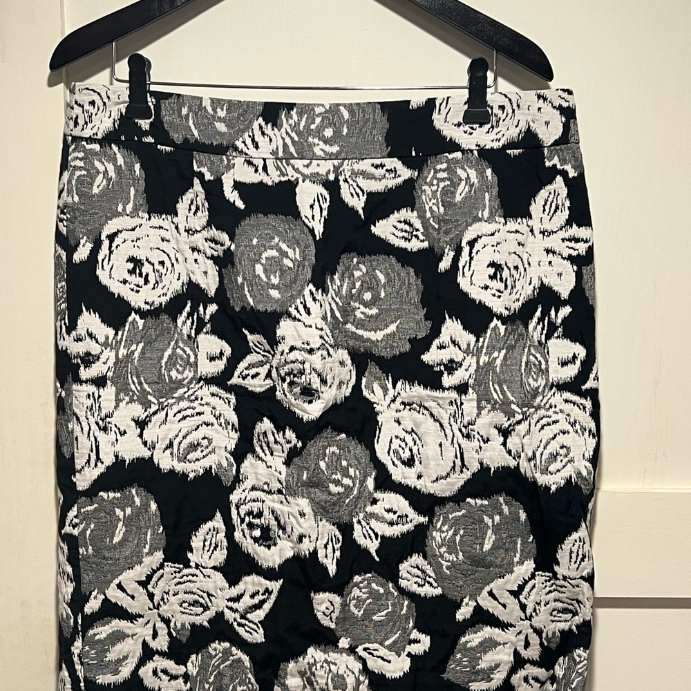 Banana Republic Black and Gray Floral Pencil Skirt